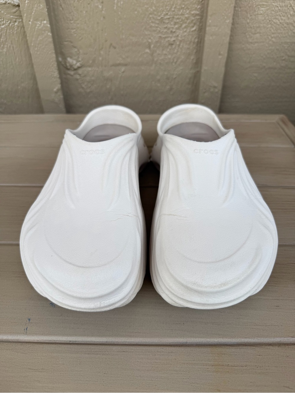 CROCS Echo Wave Sculpted Slip-On Clogs- size M8/W10